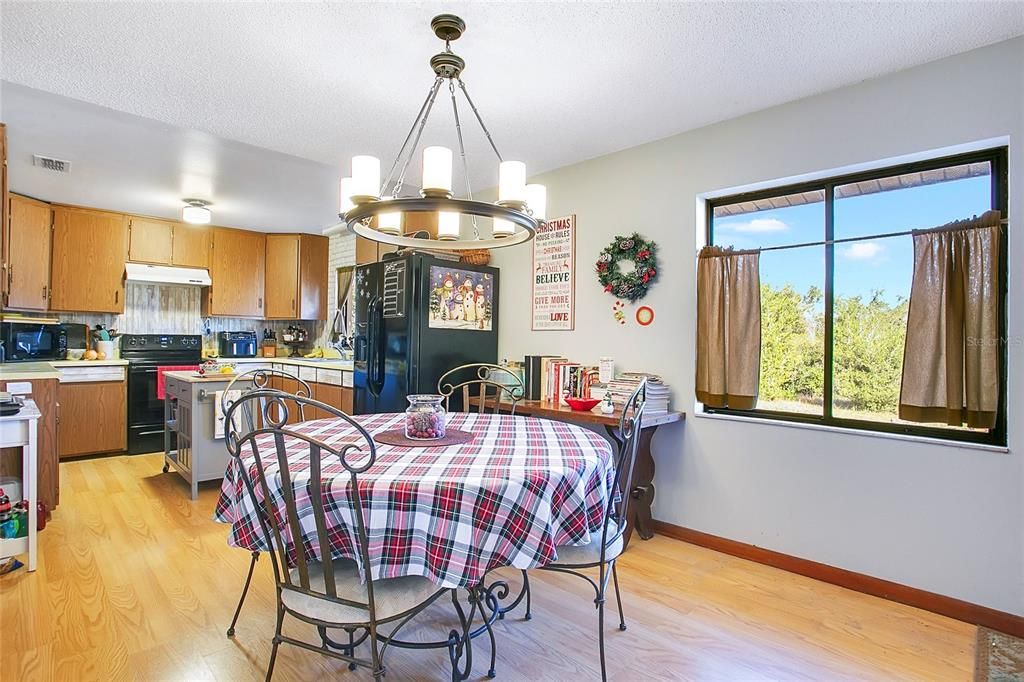 For Sale: $800,000 (4 beds, 2 baths, 1685 Square Feet)