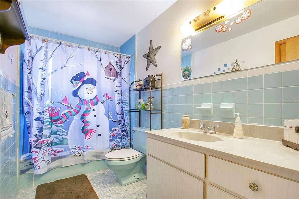 For Sale: $800,000 (4 beds, 2 baths, 1685 Square Feet)