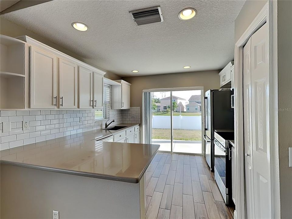 For Rent: $2,329 (4 beds, 2 baths, 1411 Square Feet)