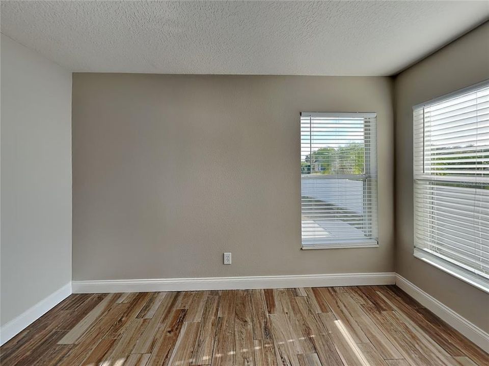 For Rent: $2,329 (4 beds, 2 baths, 1411 Square Feet)