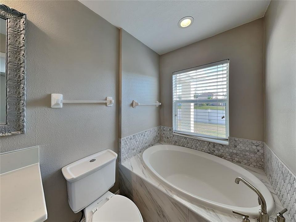 For Rent: $2,329 (4 beds, 2 baths, 1411 Square Feet)