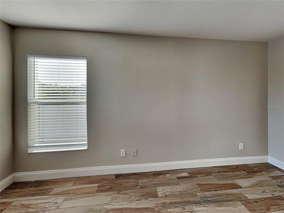 For Rent: $2,329 (4 beds, 2 baths, 1411 Square Feet)