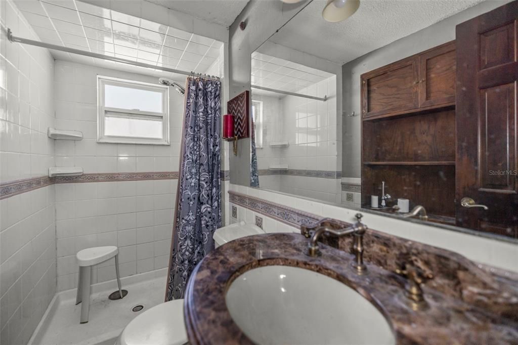 For Sale: $215,000 (3 beds, 2 baths, 1942 Square Feet)