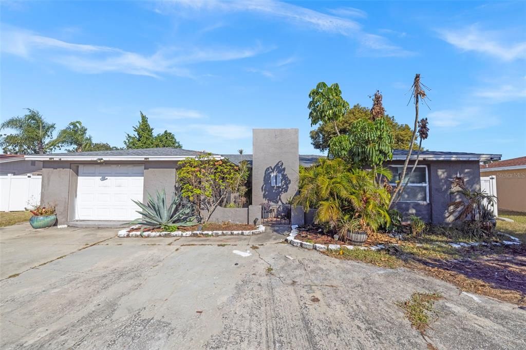 For Sale: $215,000 (3 beds, 2 baths, 1942 Square Feet)