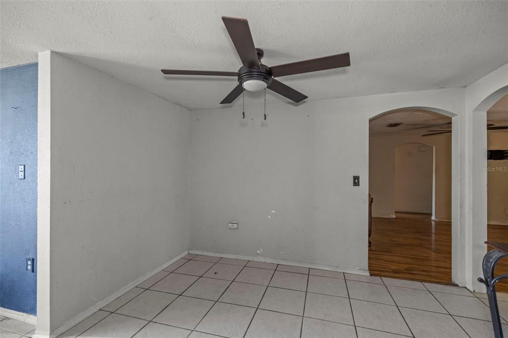 For Sale: $215,000 (3 beds, 2 baths, 1942 Square Feet)