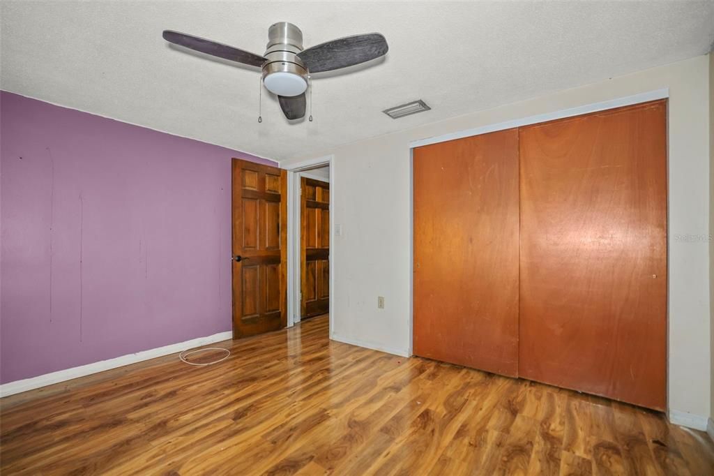 For Sale: $215,000 (3 beds, 2 baths, 1942 Square Feet)