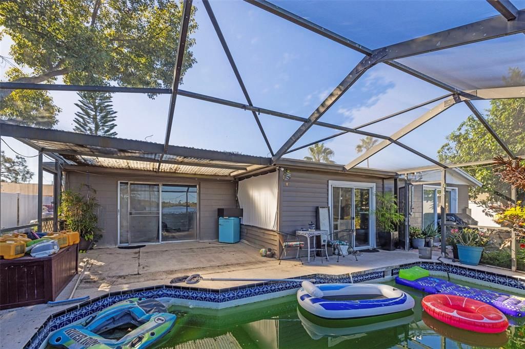 For Sale: $215,000 (3 beds, 2 baths, 1942 Square Feet)