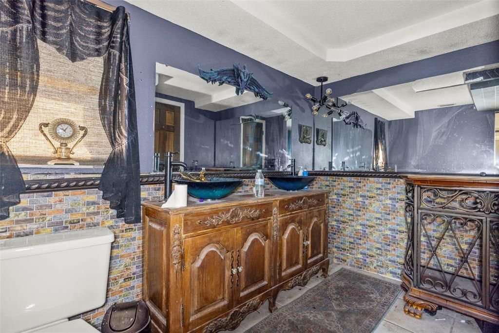 For Sale: $215,000 (3 beds, 2 baths, 1942 Square Feet)