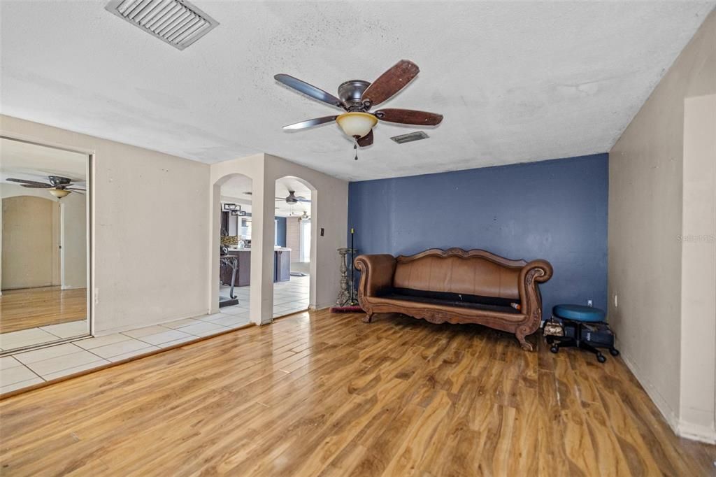 For Sale: $215,000 (3 beds, 2 baths, 1942 Square Feet)