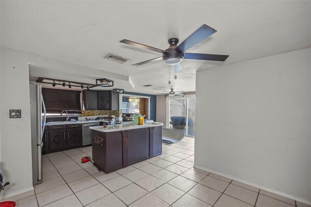 For Sale: $215,000 (3 beds, 2 baths, 1942 Square Feet)