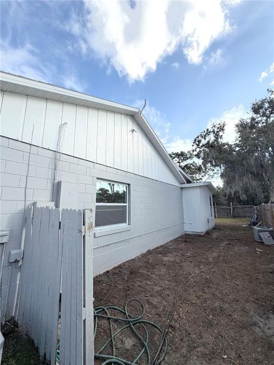 For Rent: $1,850 (3 beds, 2 baths, 984 Square Feet)