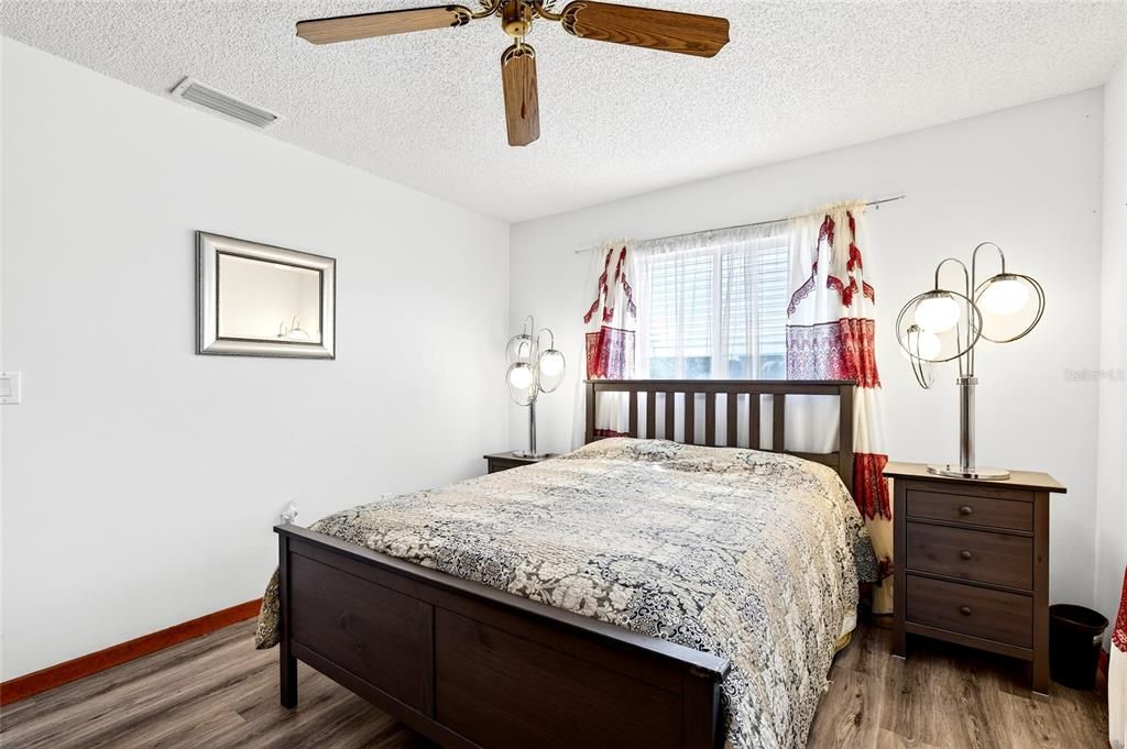 For Sale: $139,900 (2 beds, 1 baths, 768 Square Feet)