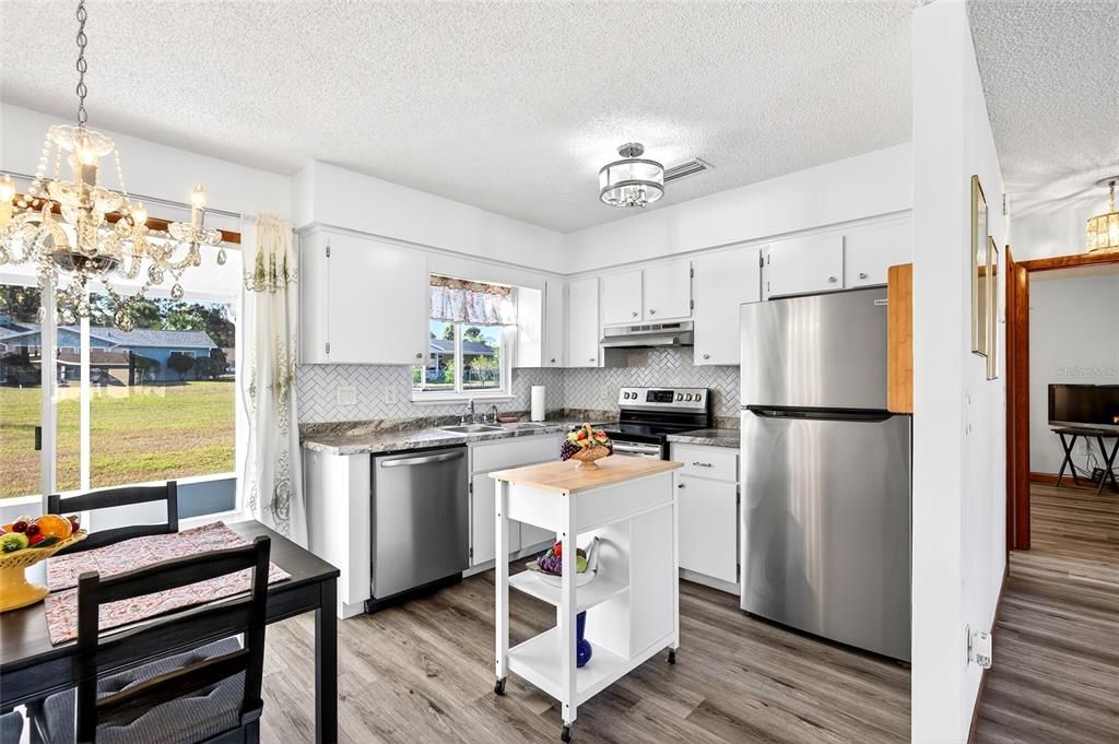 For Sale: $139,900 (2 beds, 1 baths, 768 Square Feet)