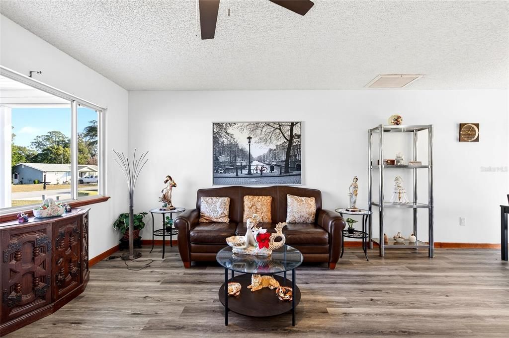 For Sale: $139,900 (2 beds, 1 baths, 768 Square Feet)