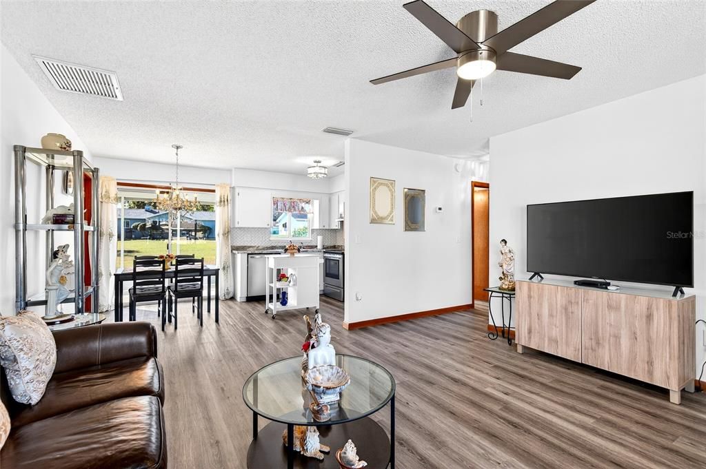 For Sale: $139,900 (2 beds, 1 baths, 768 Square Feet)