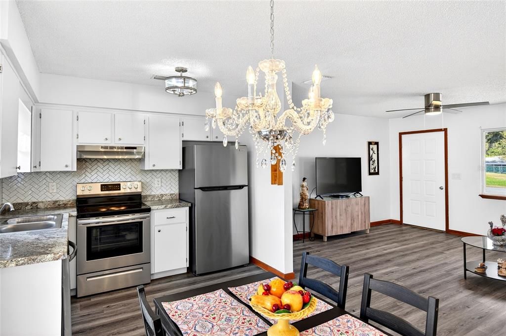 For Sale: $139,900 (2 beds, 1 baths, 768 Square Feet)