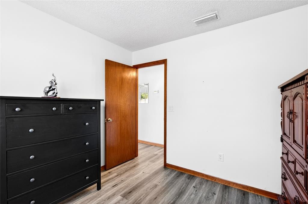 For Sale: $139,900 (2 beds, 1 baths, 768 Square Feet)