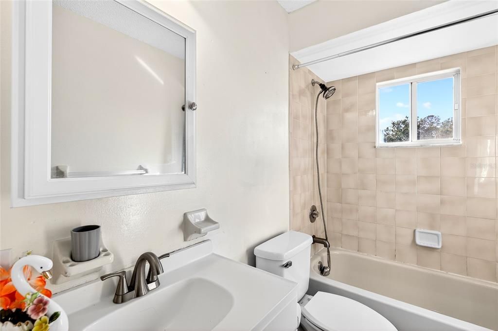 For Sale: $139,900 (2 beds, 1 baths, 768 Square Feet)