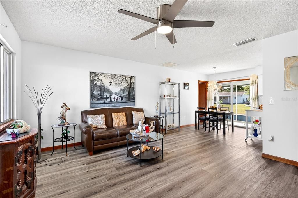 For Sale: $139,900 (2 beds, 1 baths, 768 Square Feet)