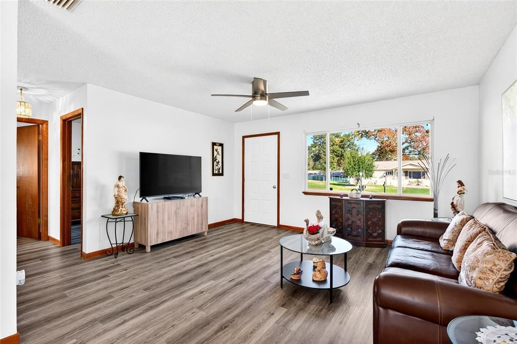 For Sale: $139,900 (2 beds, 1 baths, 768 Square Feet)