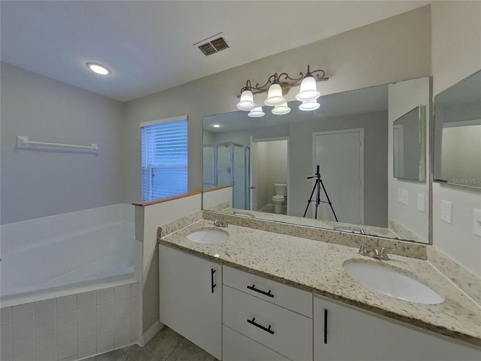 For Rent: $2,229 (4 beds, 2 baths, 2045 Square Feet)