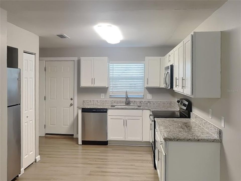 For Rent: $1,889 (3 beds, 2 baths, 1454 Square Feet)