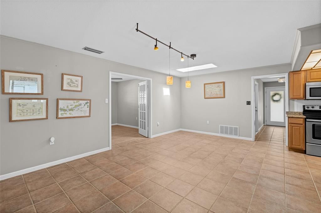 For Sale: $654,900 (3 beds, 2 baths, 1652 Square Feet)