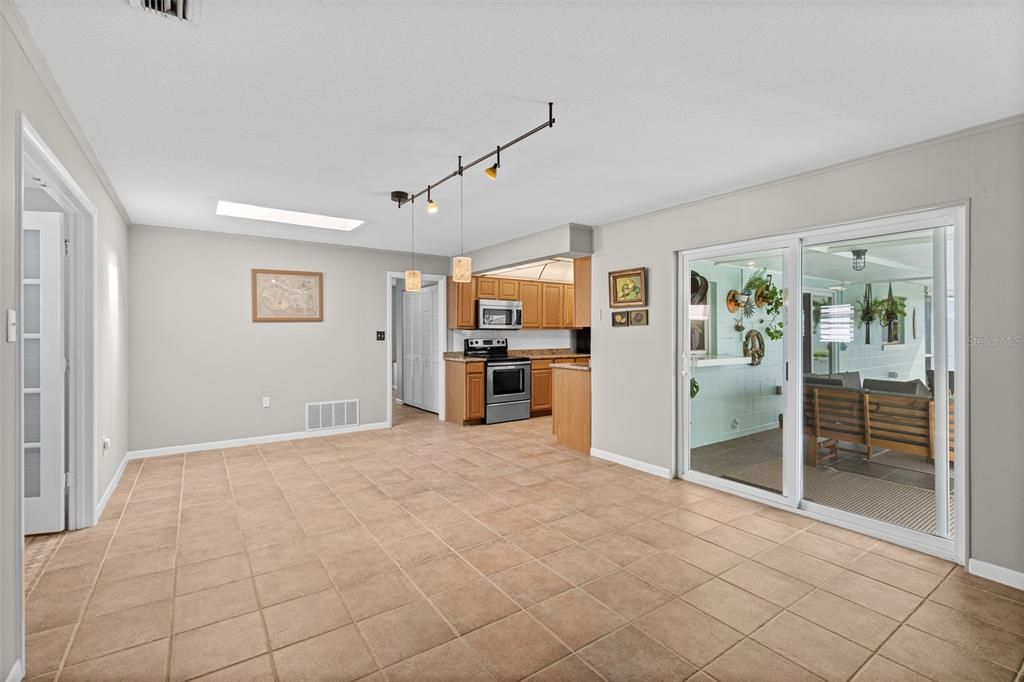 For Sale: $654,900 (3 beds, 2 baths, 1652 Square Feet)