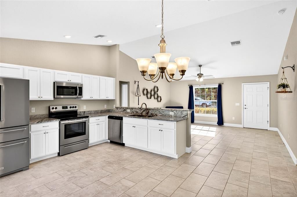 В аренду: $1,850 (3 спален, 2 ванн, 1324 Квадратных фут)