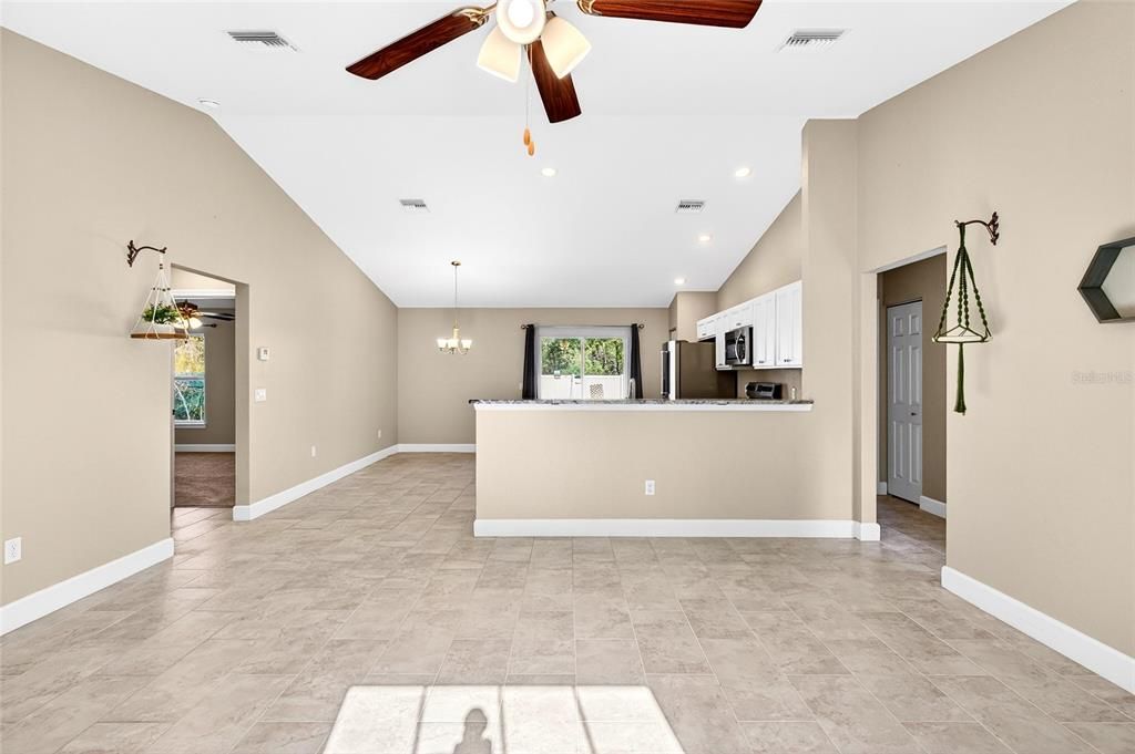 В аренду: $1,850 (3 спален, 2 ванн, 1324 Квадратных фут)