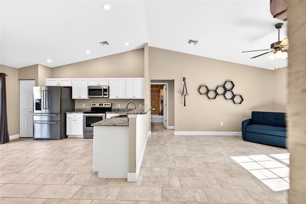 В аренду: $1,850 (3 спален, 2 ванн, 1324 Квадратных фут)