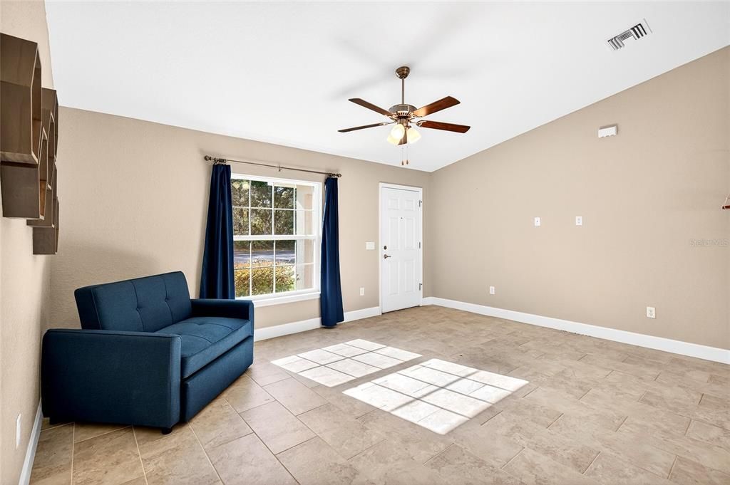 В аренду: $1,850 (3 спален, 2 ванн, 1324 Квадратных фут)