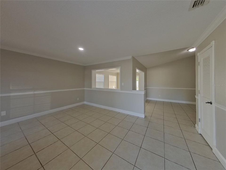 For Rent: $2,099 (3 beds, 2 baths, 1293 Square Feet)