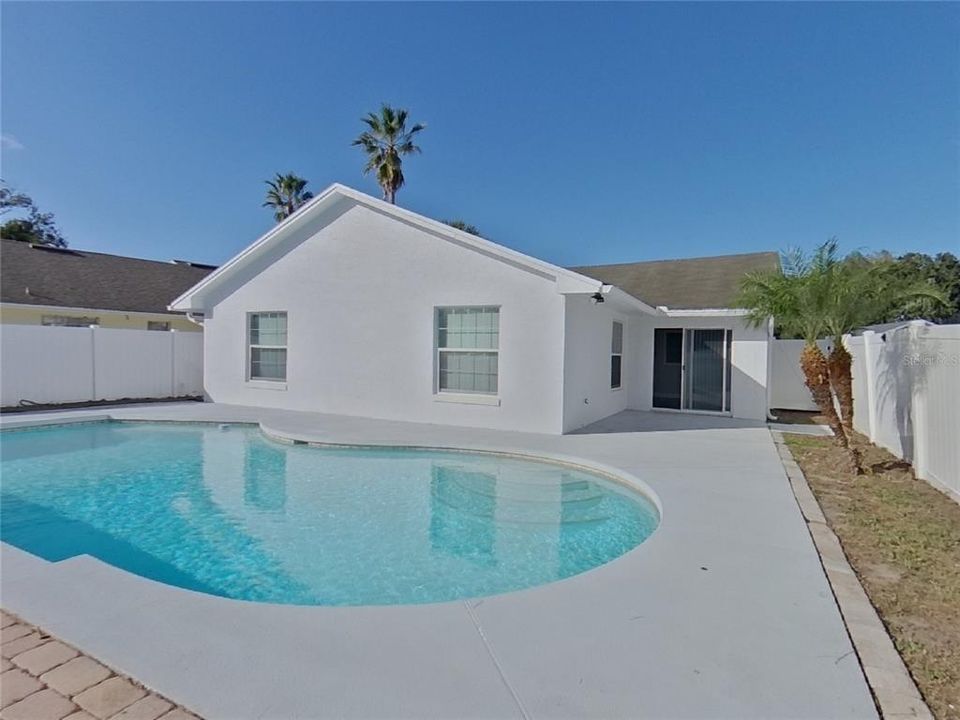 For Rent: $2,099 (3 beds, 2 baths, 1293 Square Feet)