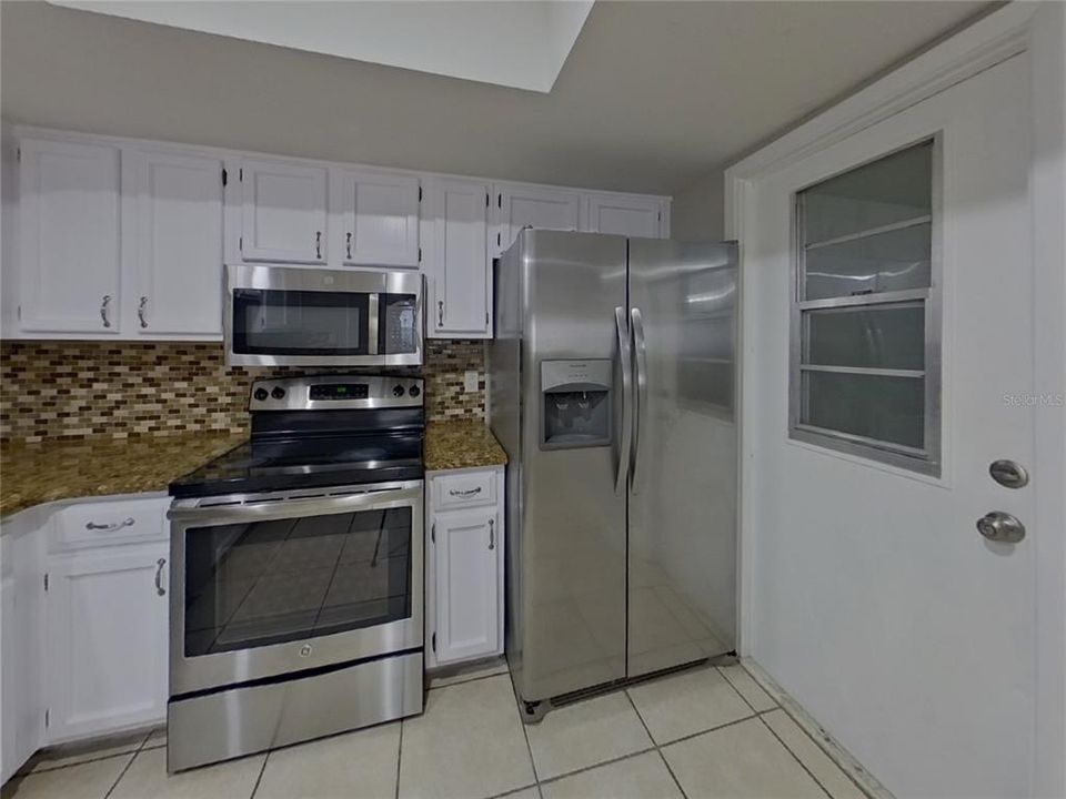 For Rent: $2,099 (3 beds, 2 baths, 1293 Square Feet)