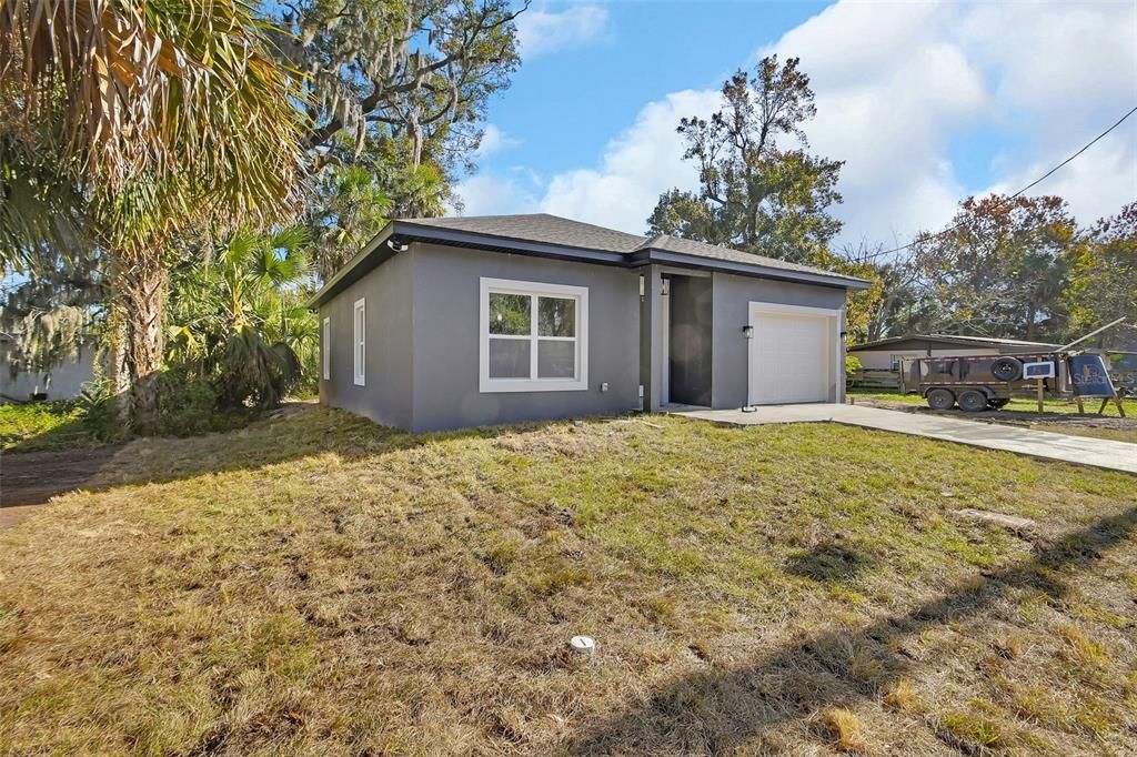 For Sale: $299,900 (3 beds, 2 baths, 1100 Square Feet)