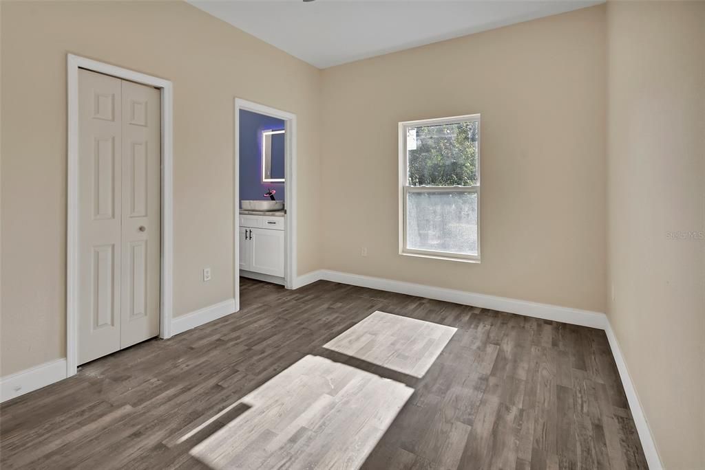 For Sale: $299,900 (3 beds, 2 baths, 1100 Square Feet)