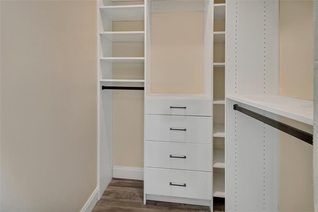 For Sale: $299,900 (3 beds, 2 baths, 1100 Square Feet)