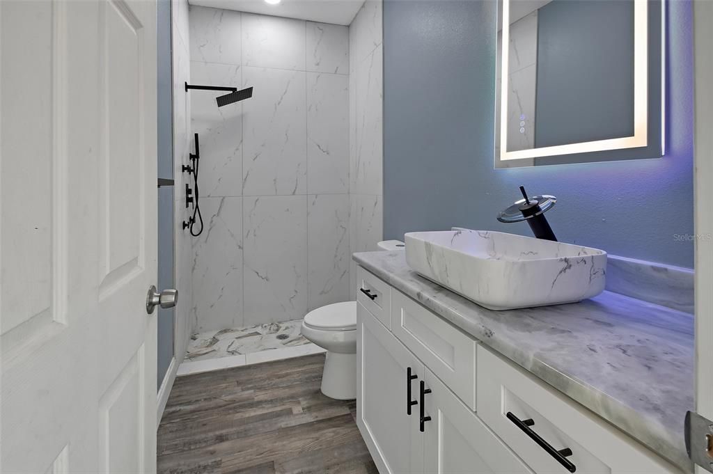 For Sale: $299,900 (3 beds, 2 baths, 1100 Square Feet)