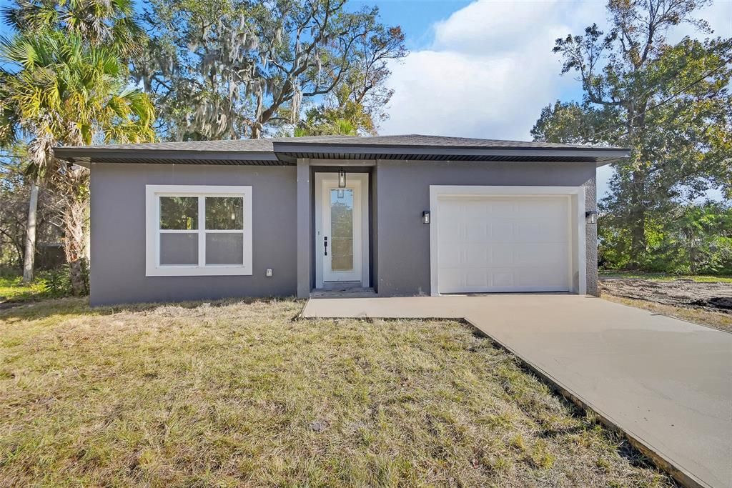 For Sale: $299,900 (3 beds, 2 baths, 1100 Square Feet)