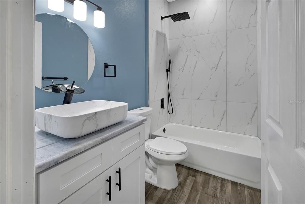 For Sale: $299,900 (3 beds, 2 baths, 1100 Square Feet)