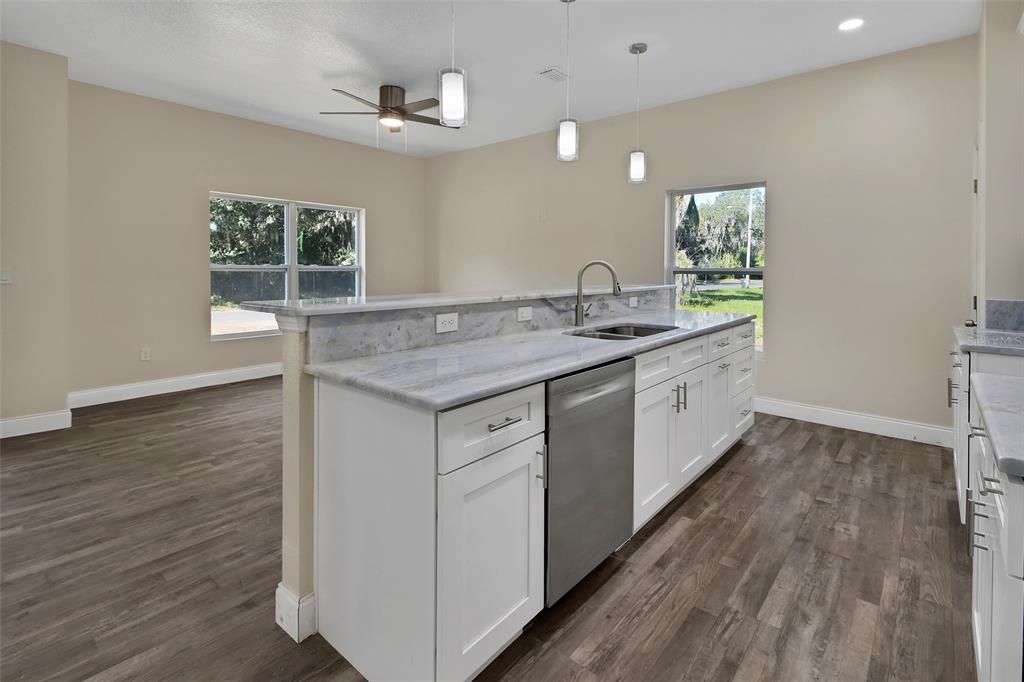 For Sale: $299,900 (3 beds, 2 baths, 1100 Square Feet)