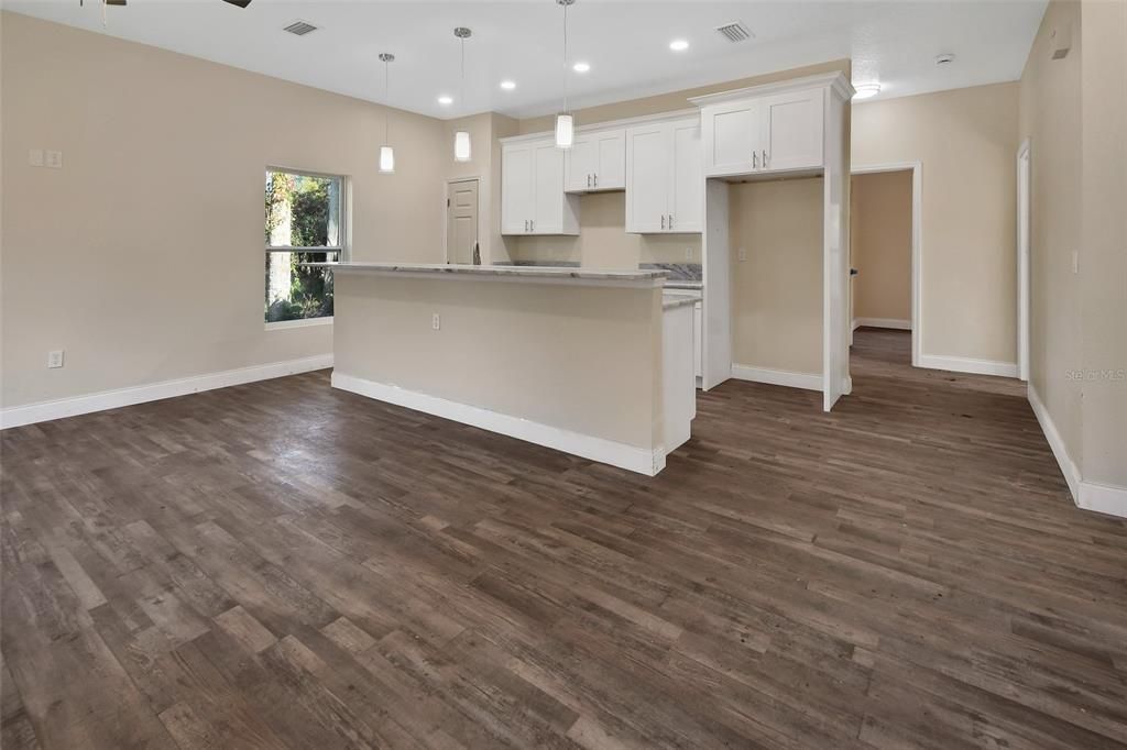 For Sale: $299,900 (3 beds, 2 baths, 1100 Square Feet)