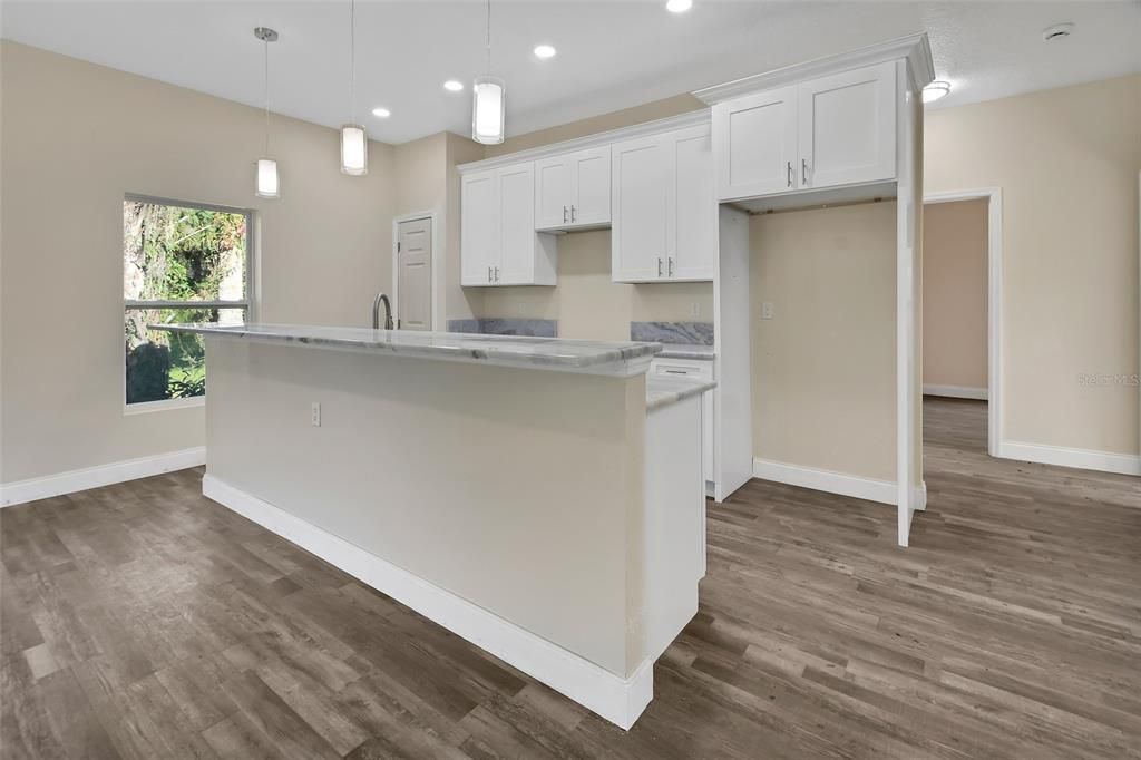 For Sale: $299,900 (3 beds, 2 baths, 1100 Square Feet)