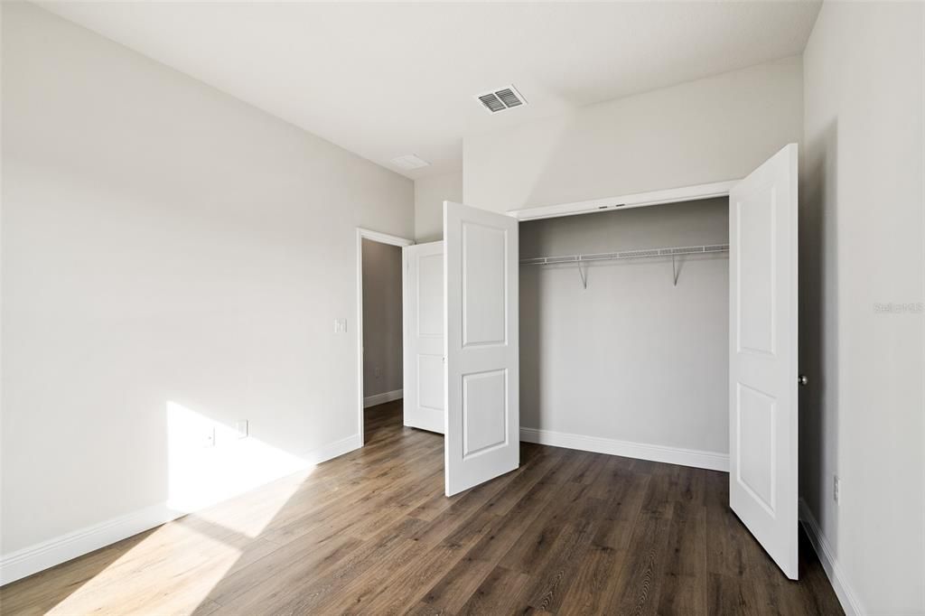 На продажу: $319,900 (4 спален, 2 ванн, 1961 Квадратных фут)