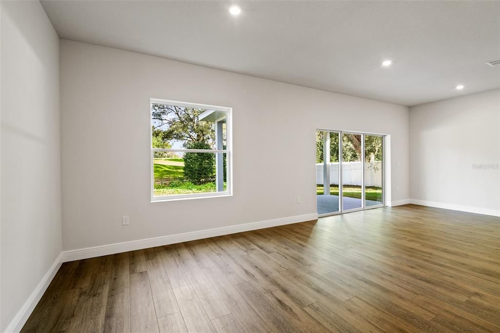 На продажу: $319,900 (4 спален, 2 ванн, 1961 Квадратных фут)