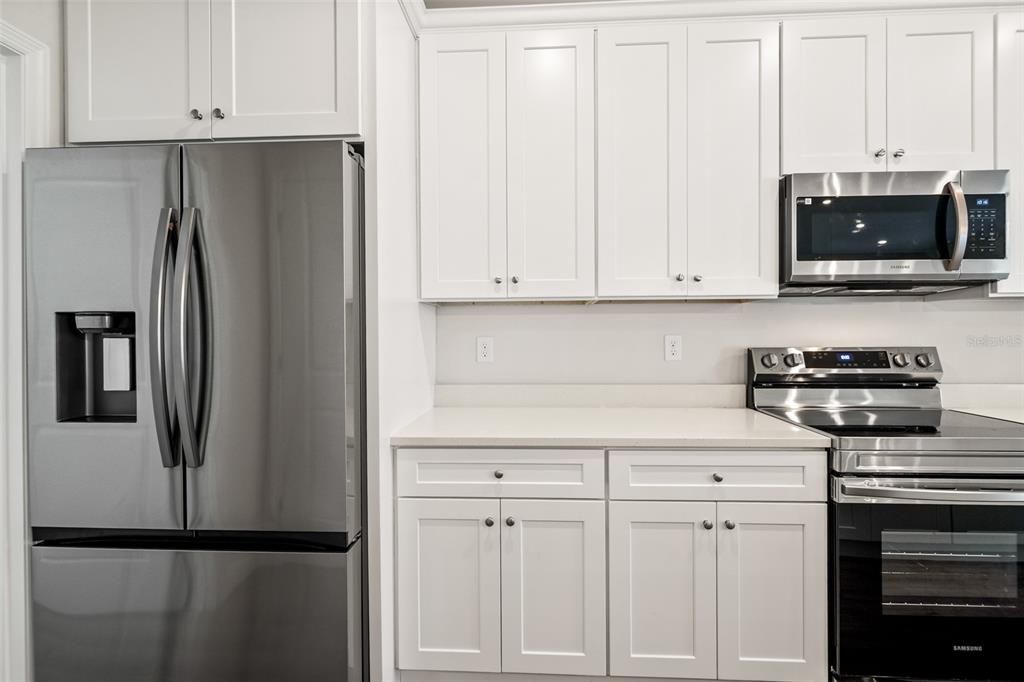 На продажу: $319,900 (4 спален, 2 ванн, 1961 Квадратных фут)