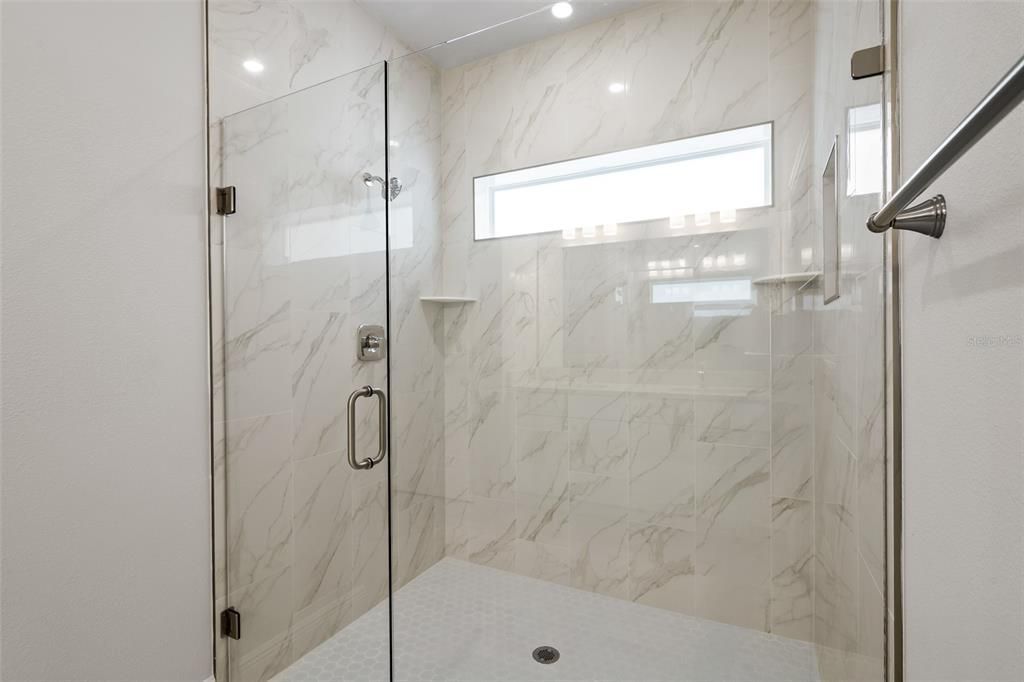 На продажу: $319,900 (4 спален, 2 ванн, 1961 Квадратных фут)