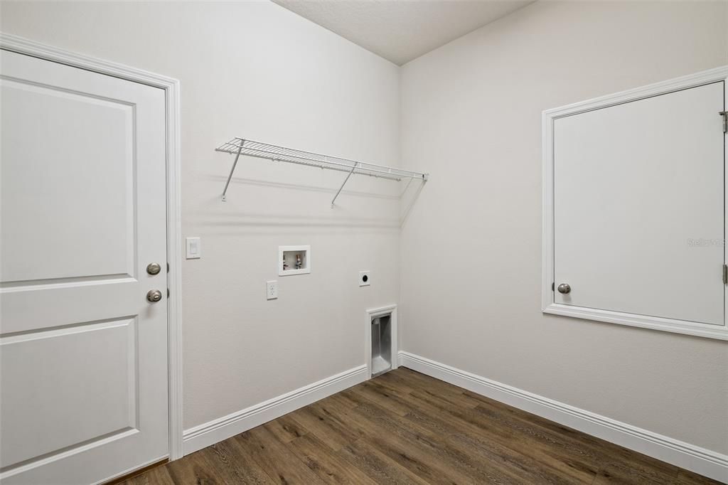 На продажу: $319,900 (4 спален, 2 ванн, 1961 Квадратных фут)