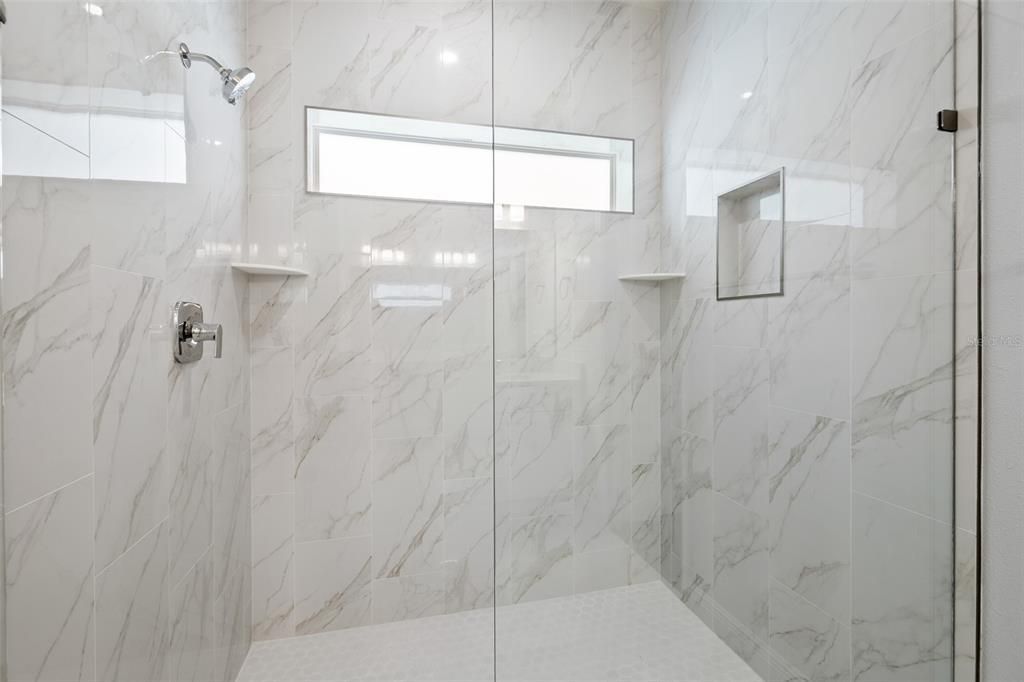 На продажу: $319,900 (4 спален, 2 ванн, 1961 Квадратных фут)